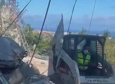 رئيس بلدية طورا من موقع الغارة: المنزل المستهدف مدني ويؤوي عائلتين