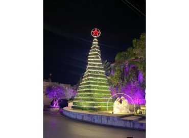 بلدية عمشيت تستكمل أعمال زينة عيد الميلاد ورأس السنة