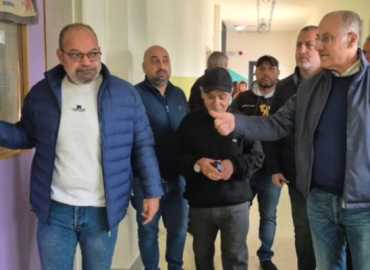 النائب بلال عبدالله يتفقد مراكز إيواء النازحين في الوردانية والرميلة وجون