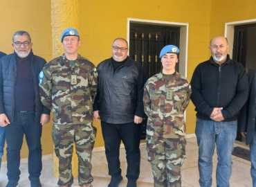 رئيس بلدية رشاف يستقبل قائد الكتيبة الإيرلندية ويبحث واقع البلدة واحتياجاتها