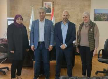 عضو مجلس بلدية صور تزور بلدية صيدا تقديرًا لجهودها خلال الحرب