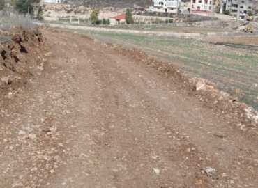 إنجاز شقّ ثلاث طرقات زراعية في بلدة برعشيت