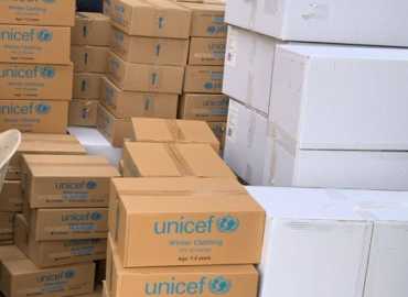 بإدارة إتحاد بلديات غربي بعلبك .. اليونيسيف يوزع حصصاً من الثياب للاطفال