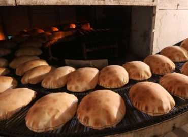 وزارة الاقتصاد ترفع سعر ربطة الخبز إلى 70 ألف ليرة