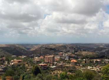 رئيس بلدية محرونة: أهالي البلدة أكملوا حياتهم بشكل طبيعي بعد العدوان