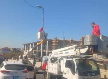 بلدية برج البراجنة: الفريق الفني يُنجز أعمال إنارة وصيانة تحضيرًا لزيارة البابا