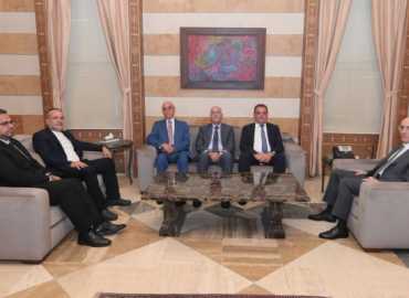 وزير الداخلية والبلديات يبحث مع رؤساء بلديات ملفات خدماتية وإنمائية