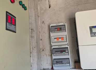 تعزيز الاستدامة في قبريخا: مشروع طاقة شمسية لمعمل فرز النفايات