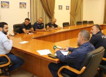 رئيس بلدية الغبيري يجتمع مع مفوض الشرطة: إطلاق دوريات ليلية لتعزيز الأمن