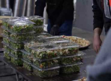 مبادرة لإعداد وجبات إفطار وسحور للنازحين في بيروت خلال شهر رمضان