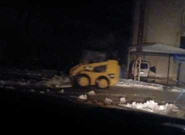 بلدية نحلة تعمل على فتح طرقات البلدة بعد العاصفة الثلجية