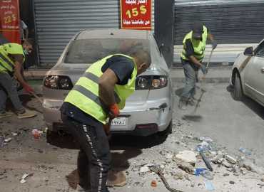 رفع الركام وإعادة فتح الطريق بعد الاستهداف في حارة حريك