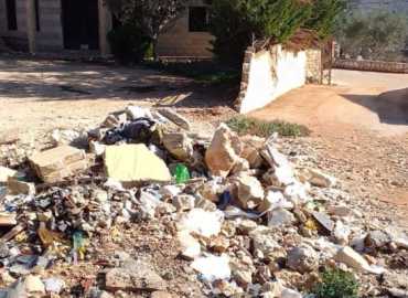 بلدية الطيبة تباشر صيانة وتنظيف الطرقات الداخلية في البلدة