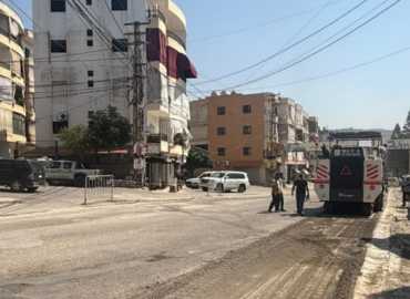 بلدية كفررمان تستكمل أعمال تعبيد الطريق الرئيسية من المفترق حتى ثانوية البنات