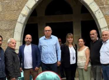 بلدية صليما تستلم هبةً تمثلت بست مرايا لتحسين الرؤية على المنعطفات 