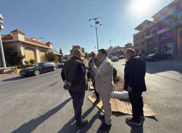 بلدية بعلبك تتابع أعمال دهان الأحواض الوسطية