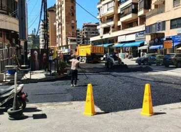 اتحاد بلديات الضاحية الجنوبية وبلدية حارة حريك يستكملان أعمال صيانة الطرقات في محيط مسجد القائم