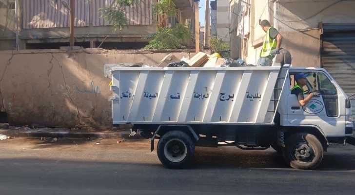 بلدية برج البراجنة تواصل تنظيف الشوارع وإزالة المكبات العشوائية