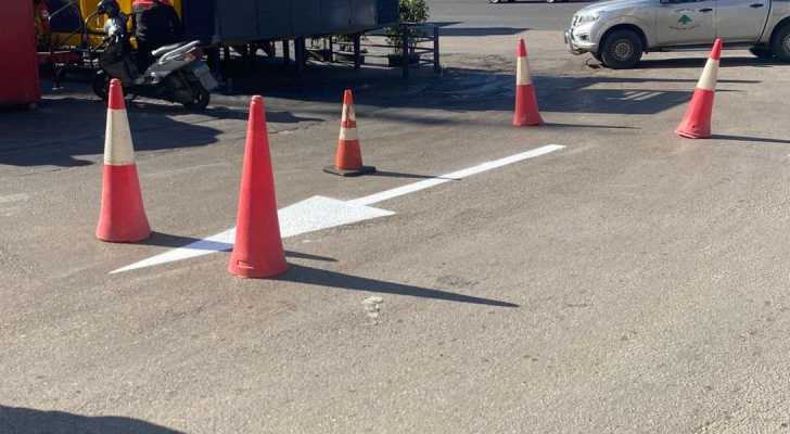 بلدية الضبية تعتمد خط سير باتجاه واحد على طريق رئيسي
