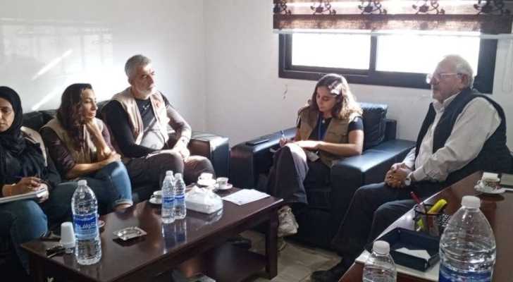 بلدية حولا تستعرض ملفاتها الحيوية أمام وفد من التضامن الدولي وأرض البشر