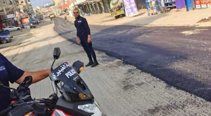 شرطة بلدية برج البراجنة تواكب تعبيد الطريق من مدارس المهدي باتجاه الأوزاعي