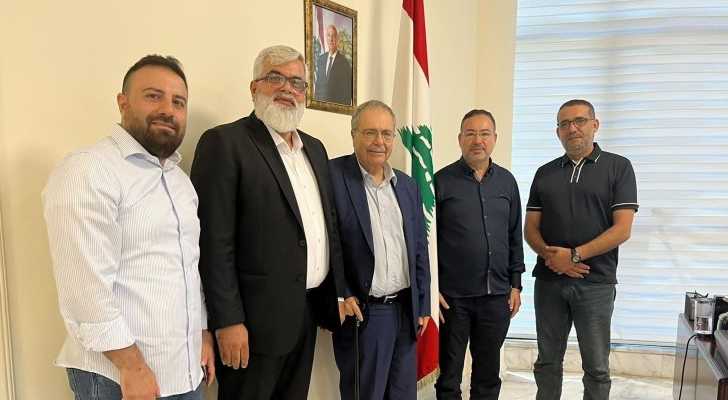 بلدية بنت جبيل تسلّم نائب رئيس الحكومة ملفًا يوثق جرائم الحرب الإسرائيلية في المدينة
