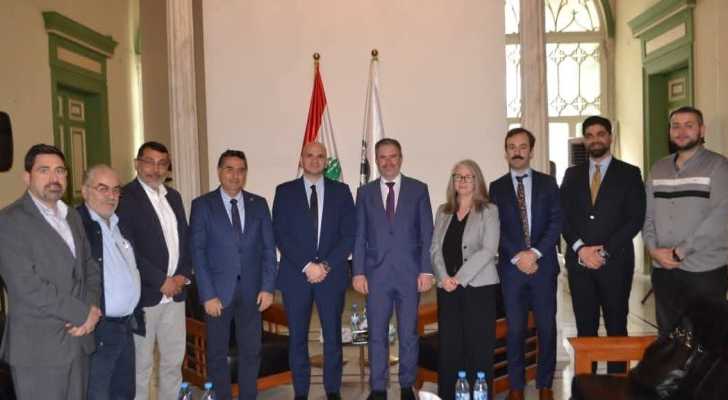 بلدية طرابلس تبحث مع السفير الكندي التعاون في مشاريع تنموية