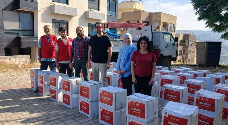 بلدية بقسطا تواكب توزيع مساعدات غذائية على 124 عائلة نازحة