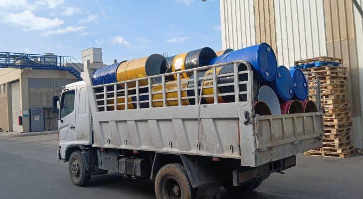 تقديم براميل للنفايات دعمًا للنظافة العامة في الريحان