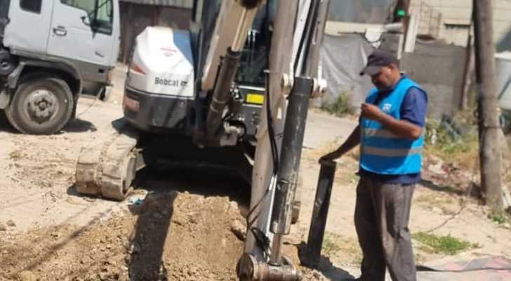 بلدية بيروت تعالج عطلًا في شبكة الصرف الصحي في كرم الزيتون