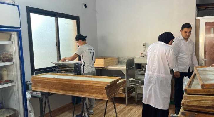بلدية شقرا ودوبيه تصادر مواد غذائية مخالفة للشروط الصحية خلال جولات رقابية