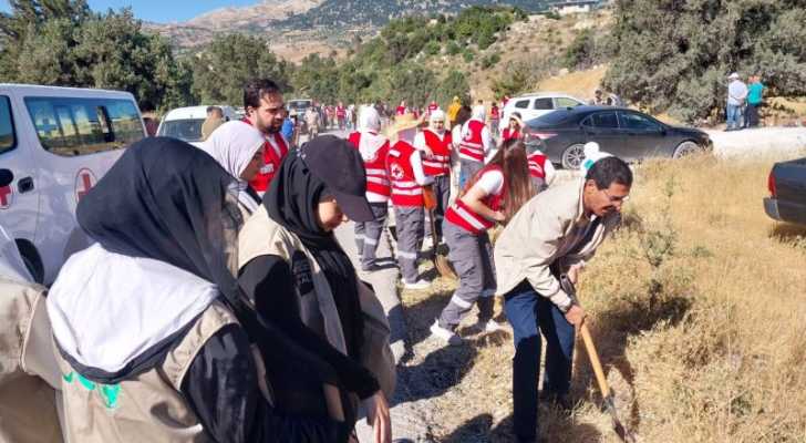 بالصور: إتحاد بلديات الهرمل ينظم يوماً بيئياً لتعشيب جوانب الطرقات وإزالة الشوائب منها