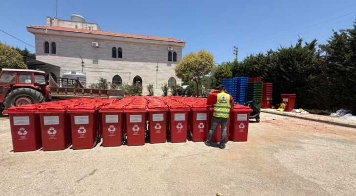بلدية شقرا تباشر بتوزيع حاويات نفايات منزلية تعزيزاً للنظافة العامة