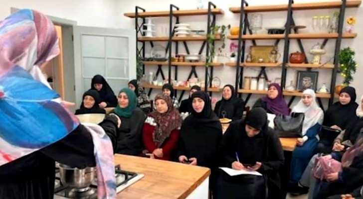 تمكين النساء في منطقة جبل عامل الأولى: 375 متدربة تتقنُ صناعة الحلويات ضمن برنامج تدريبي مهني