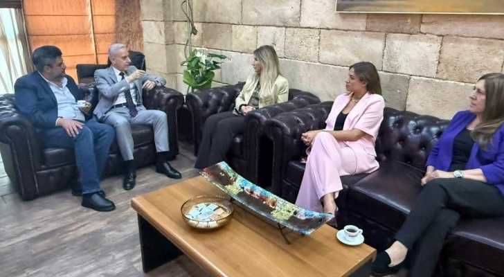 محافظ الشمال بالإنابة تبحث مع إدارة مرفأ طرابلس مشاريع تطويرية بينها تأهيل خط سكك الحديد 