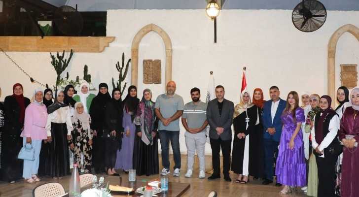 بلدية تفاحتا تكرّم خريجيها الجامعيين وإدارة متوسطة تفاحتا الرسمية