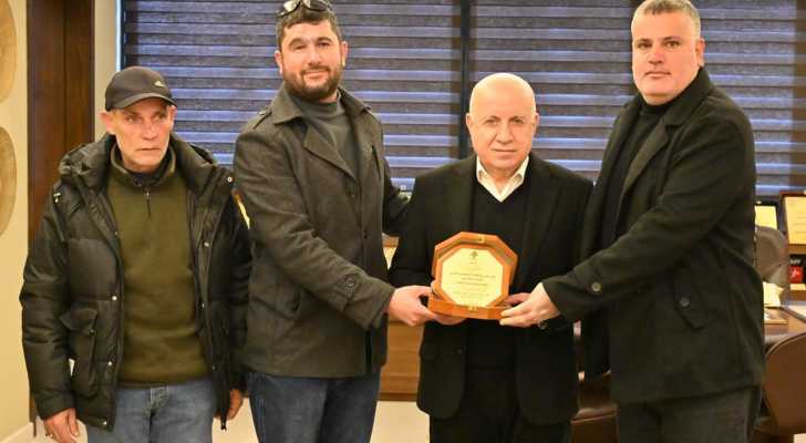 بلدية حداثا تكرم رئيس مجلس الجنوب وتبحث مشاريع تنموية للبلدة