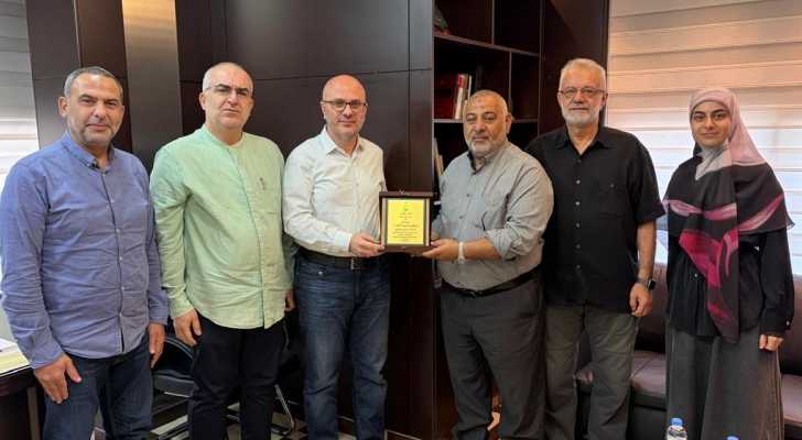 بلدية عيناثا تبحث مع مستشفيي الرسول الأعظم وLMC أوضاع النازحين واحتياجاتهم الصحية