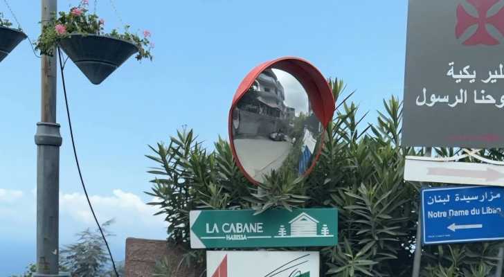 بلدية درعون – حريصا تركّب مرايا عاكسة لتحسين السلامة وتنظيم السير