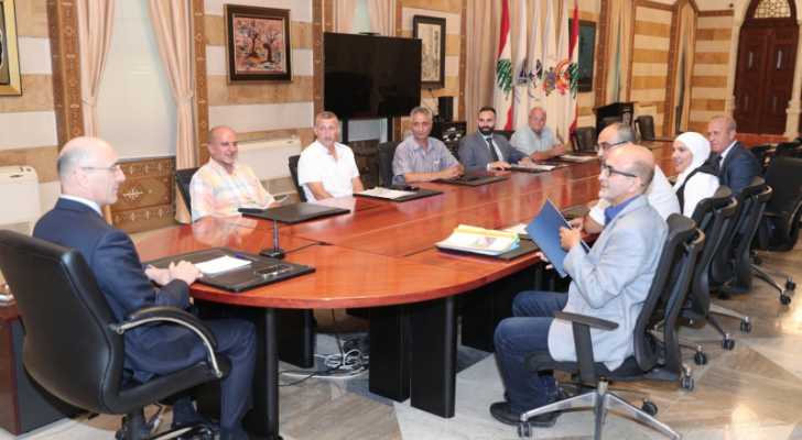 وزير الداخلية يستقبل وفداً من بلدية شحيم