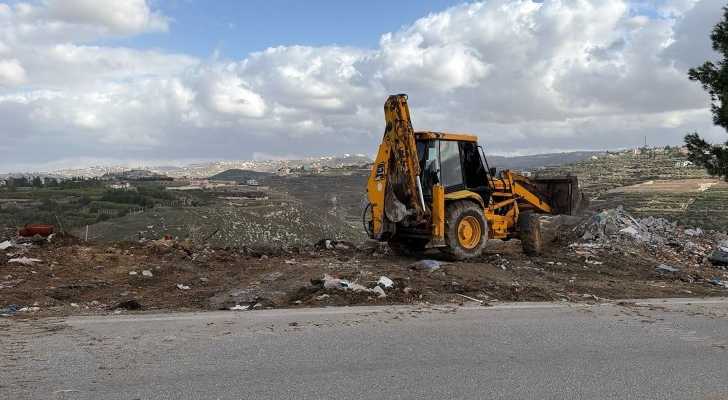 بلدية قانا تواصل حملات تنظيف جوانب الطرقات