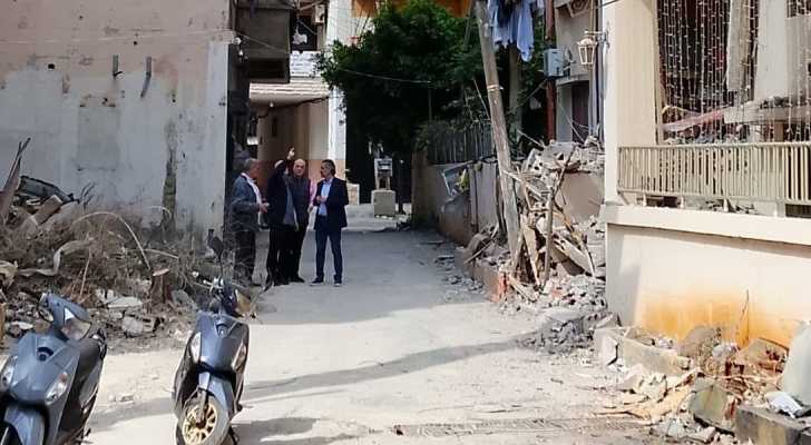 بلدية برج البراجنة تتابع شكوى الأهالي على أعمدة متضررة جراء العدوان وتتعهد بإزالة الخطر