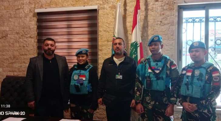 رئيس بلدية الطيبة يستقبل وفدًا من الكتيبة الإندونيسية