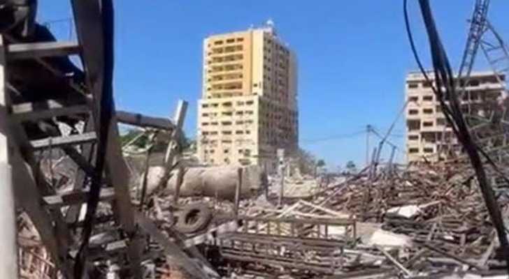 بلدية صور ومجلس الجنوب يكشفان على أضرار العدوان في شارع الدينية وحي حب الله