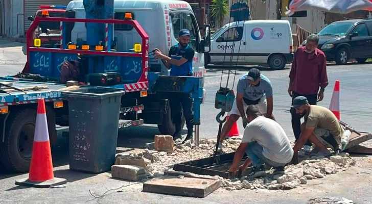 بلدية برج رحال تواصل صيانة شبكات الصرف الصحي وأعمال النظافة