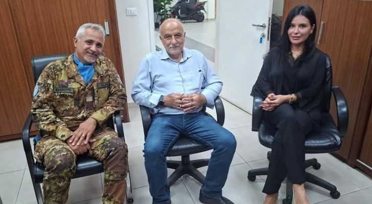 بلدية صور تتسلّم هبة غذائية من القائد العام لليونيفيل