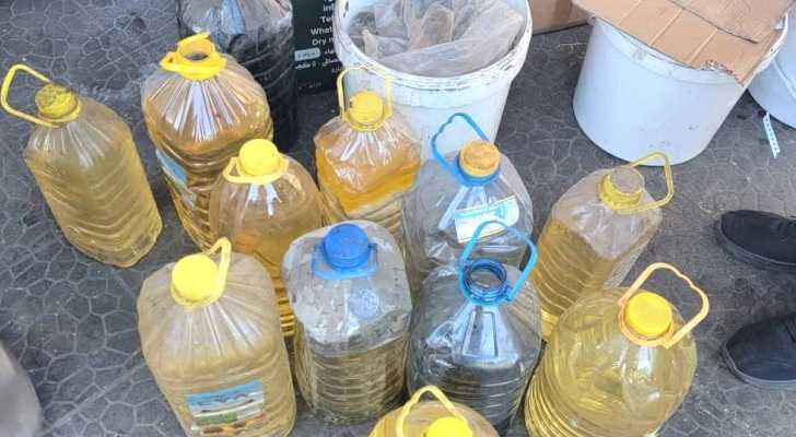 الدائرة الصحية في بلدية طرابلس ضبطت كمية من البضائع المنتهية الصلاحية في سوق القمح