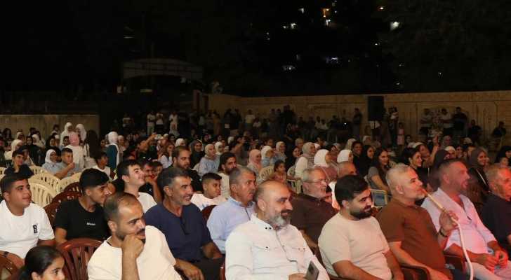 بلدية تفاحتا تطلق مهرجانها السنوي وتختتم اليوم الأول بأمسية زجلية