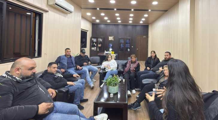 خلية أزمة بلدية الشويفات تواصل متابعة أوضاع النازحين وتوزيع المساعدات