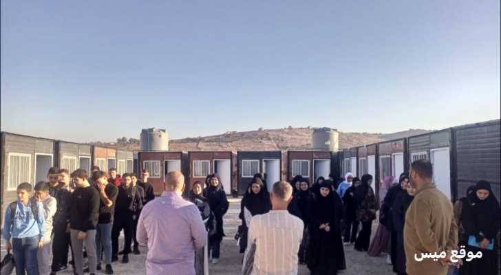 افتتاح المدرسة الثانوية في المجمع المدرسي المؤقت في ميس الجبل